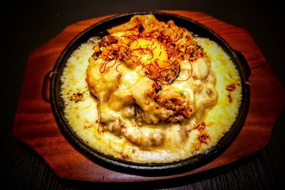 チーズをのせたとろとろチーズのキムチチャーハン