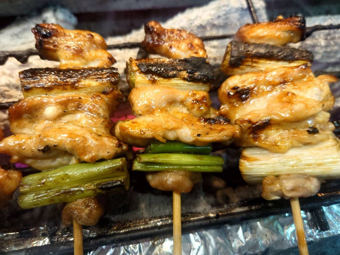 炭火で焼き上げた焼き鳥ねぎま